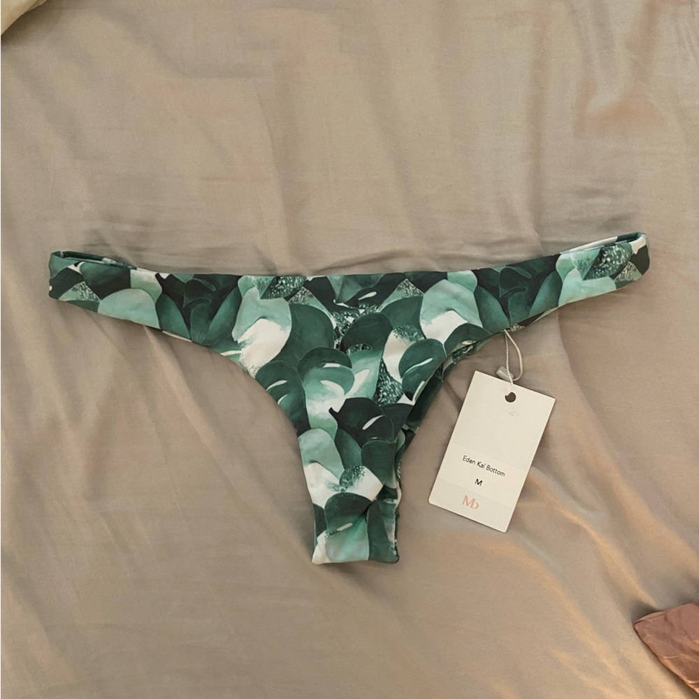 Size medium Midori Bikini Kai style bottom in Eden NWT
